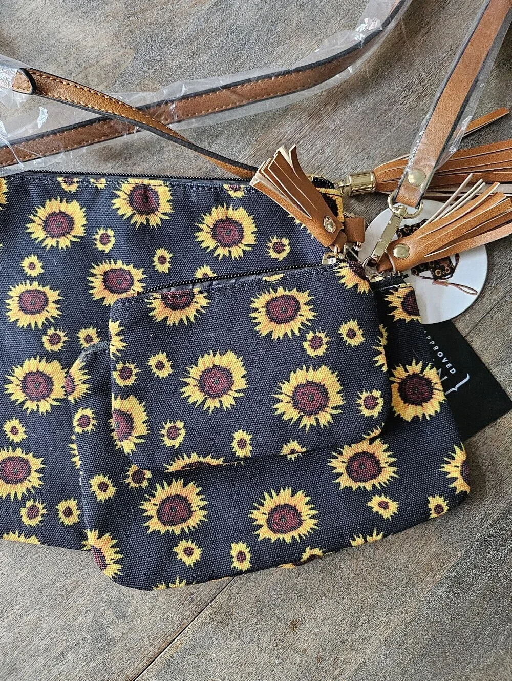 NWT Sunflower Print 3 Piece Croosbody Bag - Picture 2 of 7